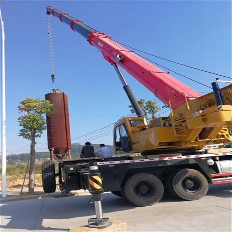 建宁县吊车租赁作业时的保养和维护