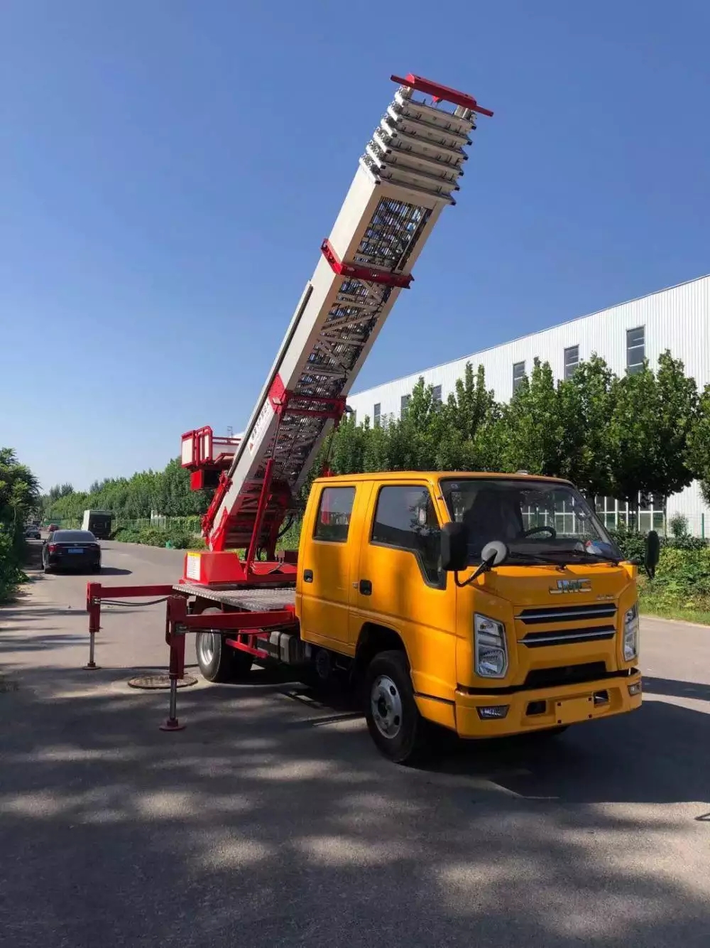 建宁县附近的云梯车出租服务：轻松解决高空作业需求