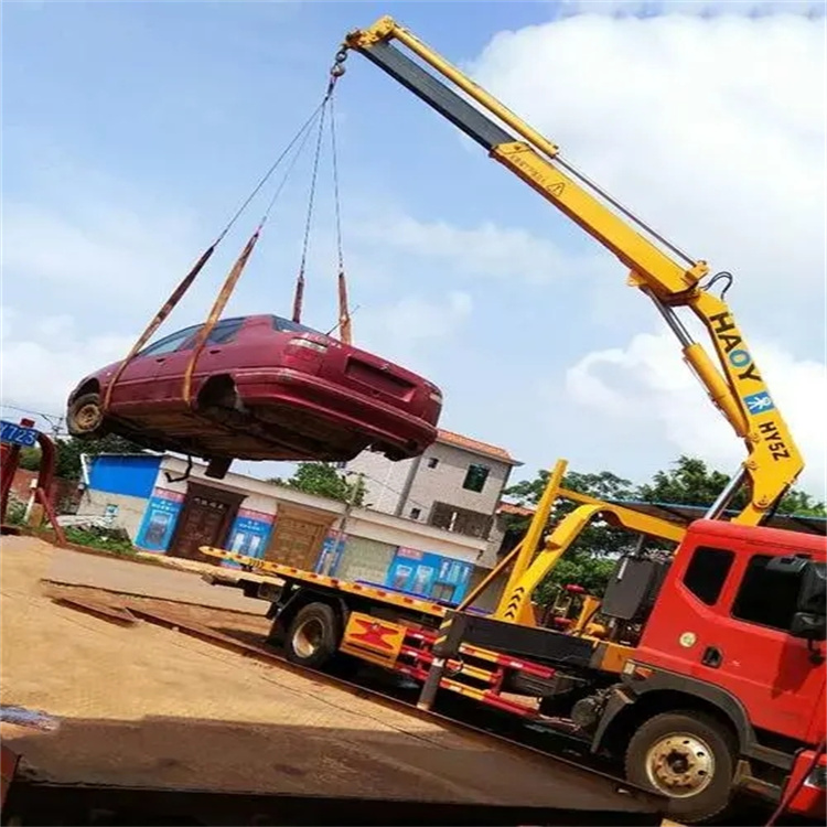 建宁县吊车吊汽车的正确方法